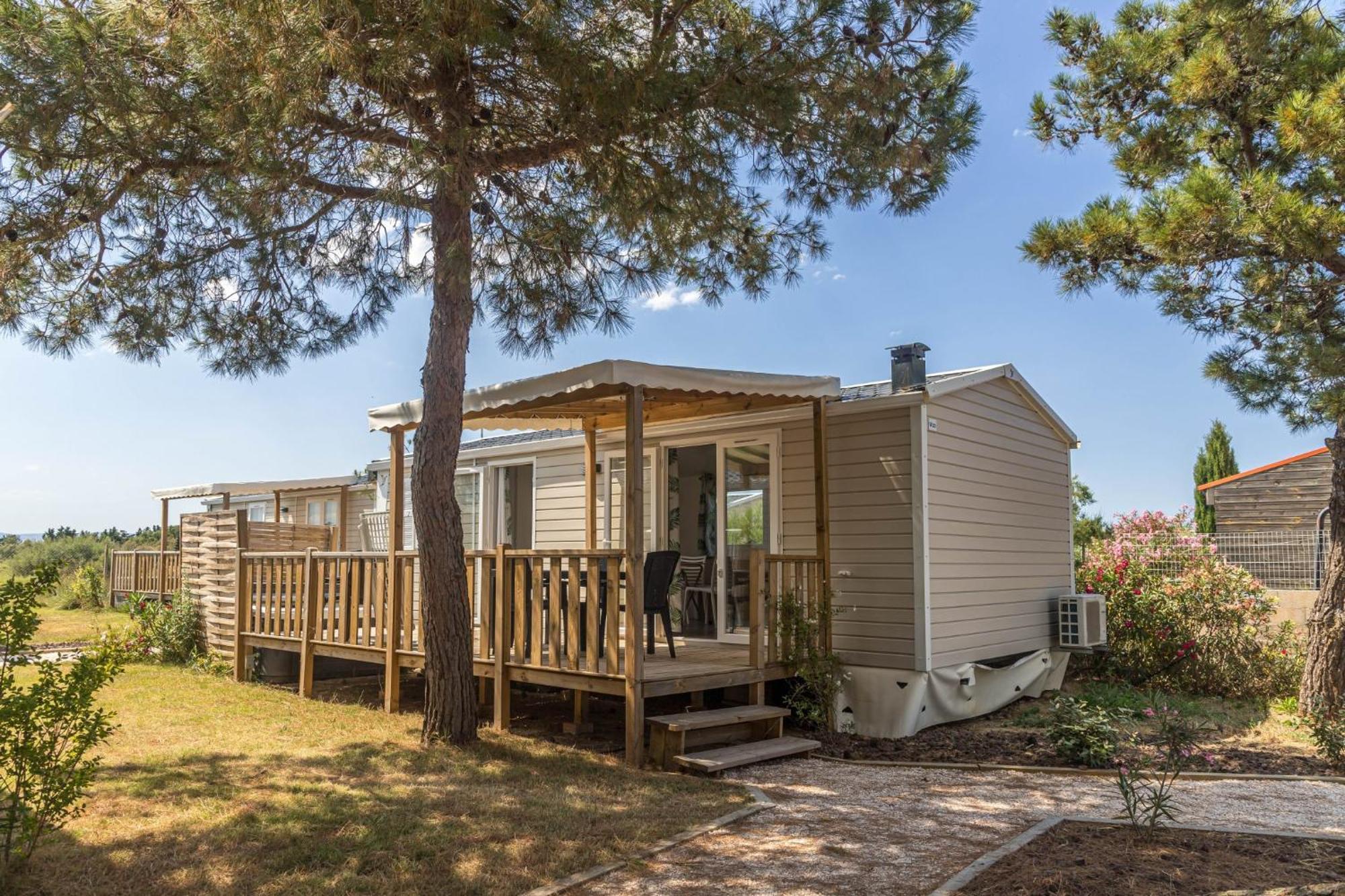 Camping L'Oasis Et California Otel Le Barcarès Oda fotoğraf