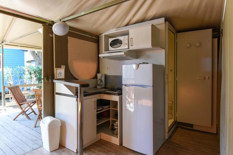 Camping L'Oasis Et California Otel Le Barcarès Oda fotoğraf